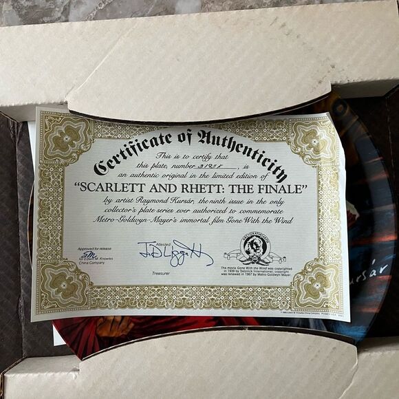 Vintage, legendary Scarlett and Rhett Finale Collectible Plate, size 10 in - Picture 3 of 5